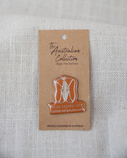 Kakadu hat pin featuring lightning man